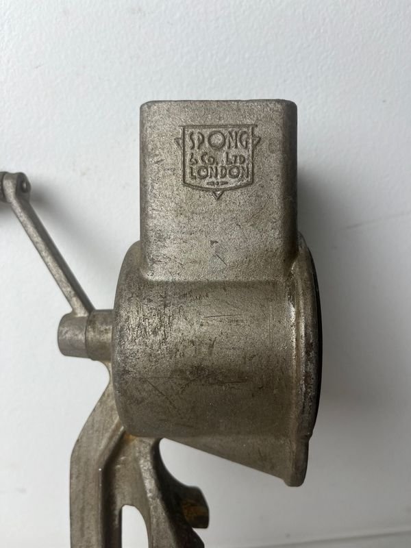 Rebanador antiguo de metal, excelente condición - imagen 5