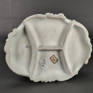 Figura de Porcelana Capodimonte: Dama con Perro y Detalles Florales - imagen 12