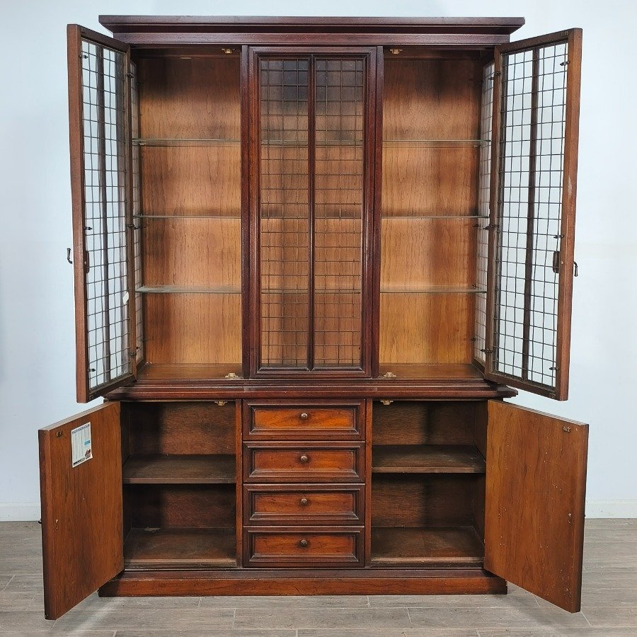 Muebles de Madera con Puertas de Vidrio y Estructura de Madera - imagen 18
