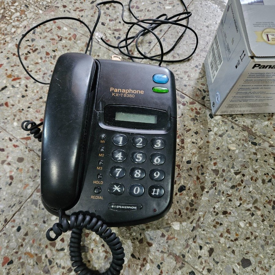 Teléfono Inalámbrico Panasonic y Otro con Altavoz
