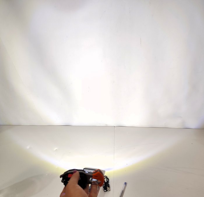 Llave Multifuncional Llavero Recargable con Luces LED - imagen 3