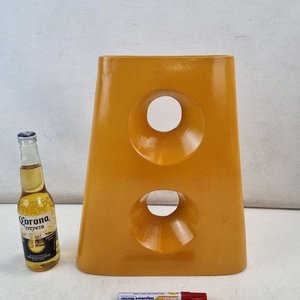 Vaso Decorativo Diseño Mostaza con Aberturas Circulares - imagen 2