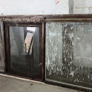 Lote siguiente: Marco de Ventana Antiguo de Madera Oscura con Vidrio