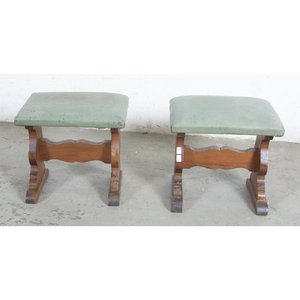 Lote anterior: Par de Banquetas Provenzales Tapizadas en Tela Verde