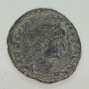 Moneda Romana Antigua con Desgaste - imagen 3