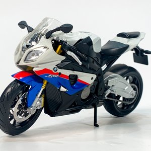 Colección de 3 Motos a Escala: Benelli Negra, Kawasaki Verde y BMW Blanca - imagen 2