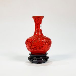 Lote anterior: Florero Vintage de Bronce y Laca Roja con Base de Madera