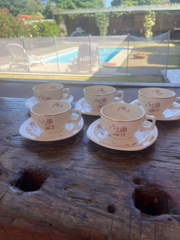 Juego de té en porcelana con diseños florales - imagen 3