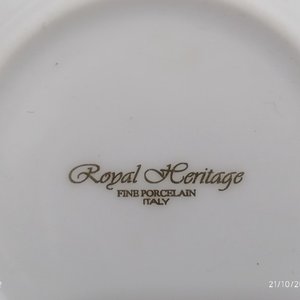 Juego de Café Royal Heritage: 6 Pocillos y 6 Platitos de Porcelana Italiana con Detalles Dorados - imagen 6