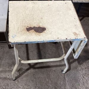 Lote siguiente: Mesa de Arrimo Extensible de Hierro