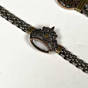 Tres Pulseras Metálicas con Diseños Florales y Animales - imagen 5