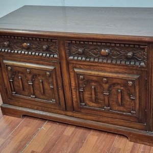 Lote siguiente: Antiguo Aparador Trinchante Roble Macizo Estilo Renacimiento Español