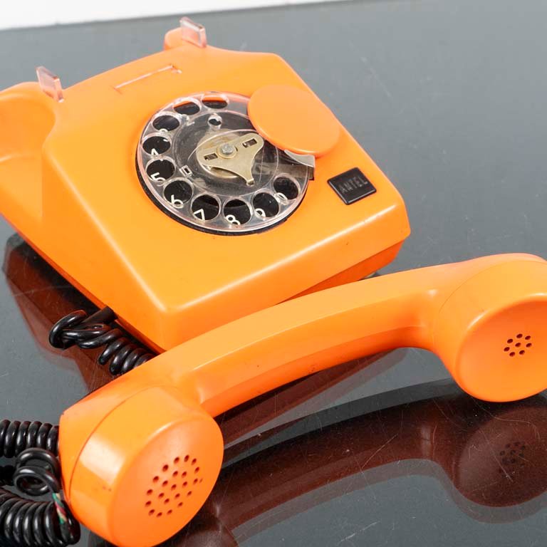 Teléfono de disco naranja vintage - imagen 2