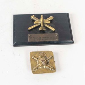 Lote anterior: Placa y Hebilla Militar de Bronce conmemorativas