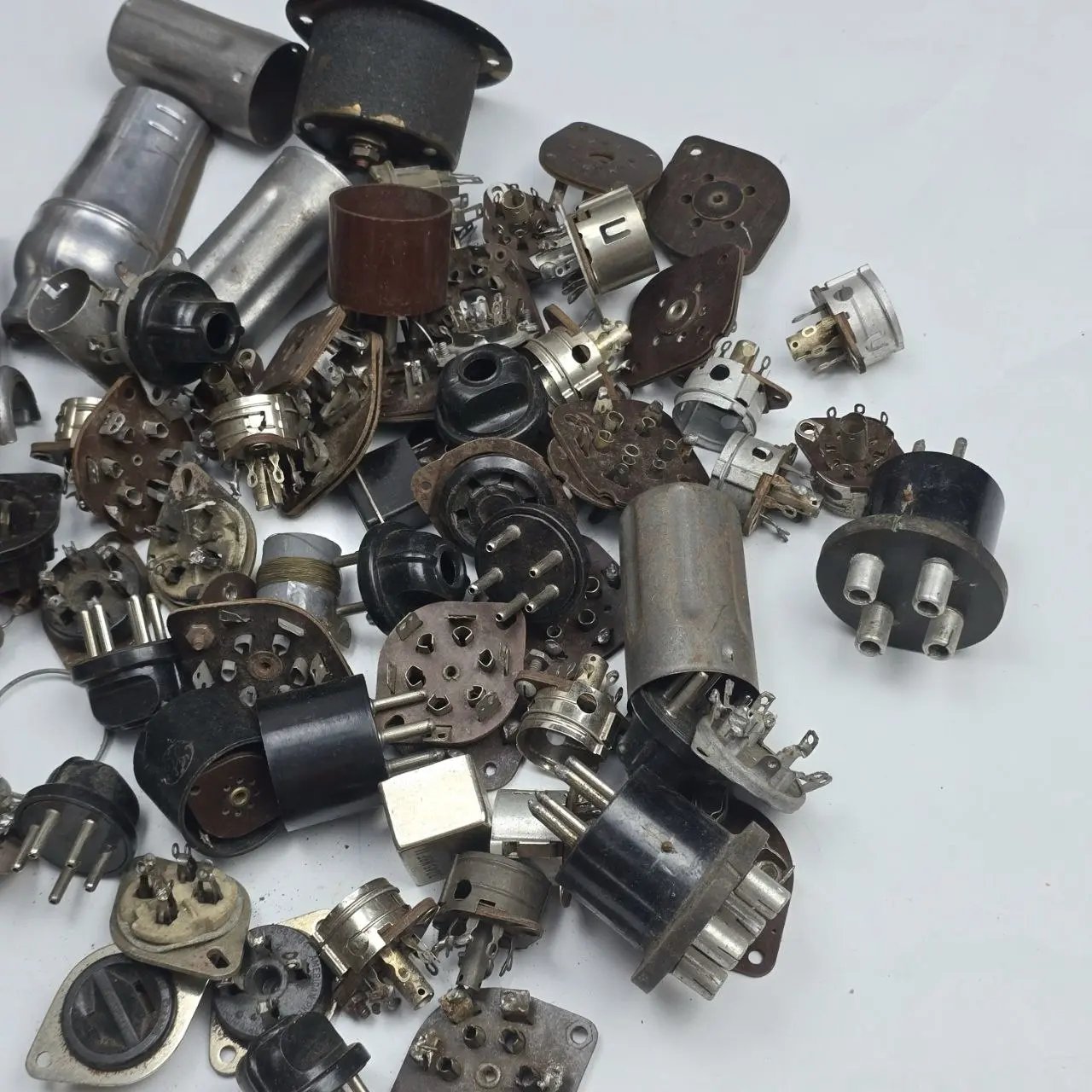 Item lote-39-zocalos-varios-para-valvulas - Image 2