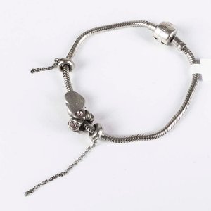 Lote siguiente: Pulsera de Plata con Dijes Vivara y Cierre con Avería