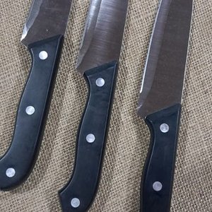 Lote anterior: Set de Tres Cuchillas de Cocina con Mangos Negros