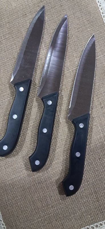 Set de Tres Cuchillas de Cocina con Mangos Negros