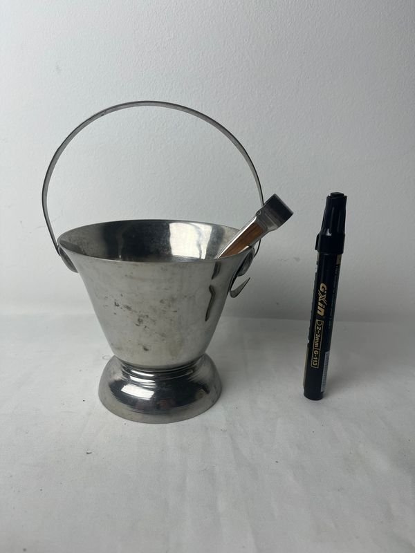 Lote siguiente: Hielera de acero inoxidable con accesorios