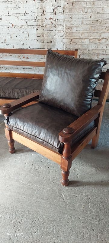 Juego de living en madera con almohadones - imagen 2