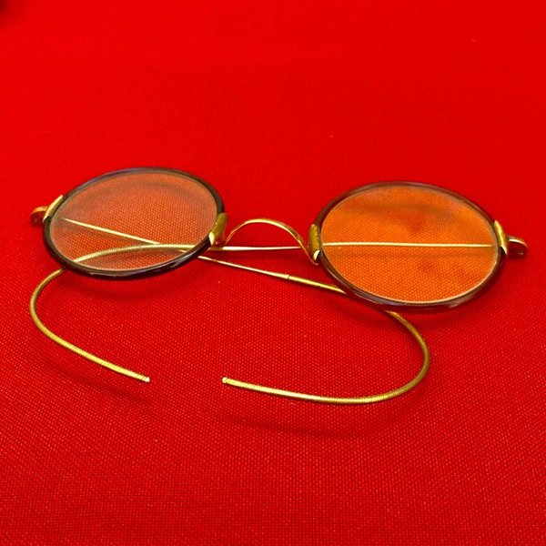 Antiguos lentes enchapados en oro con detalles en baquelita - imagen 6