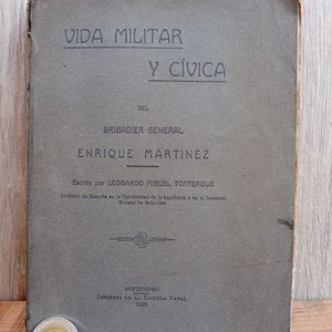 Lote siguiente: Libro "Vida Militar y Cívica" del General Enrique Martínez, Montevideo 1923