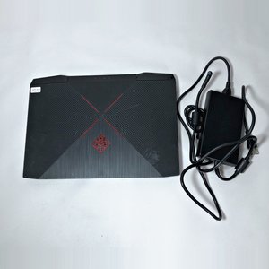 Notebook HP Omen Negra con Cargador - Funcionando - imagen 4