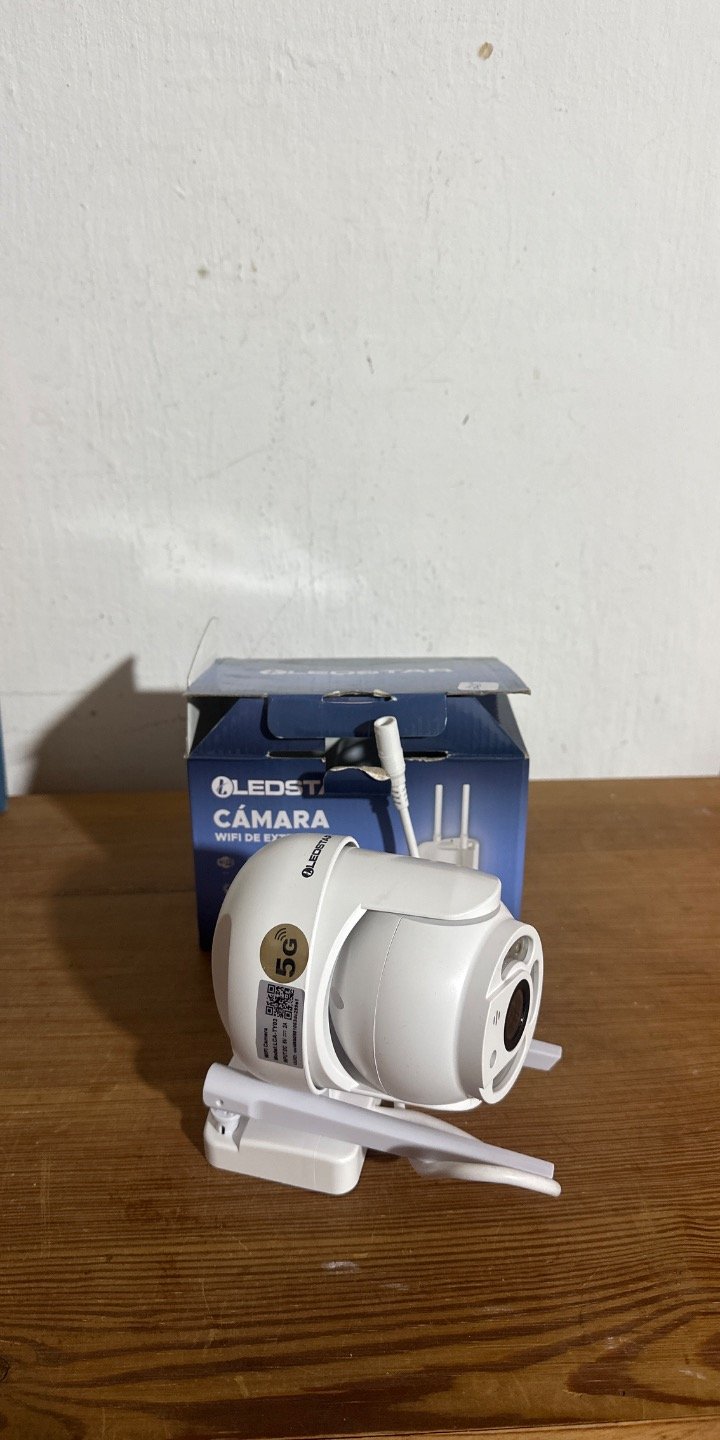 Cámara de Seguridad Wi-Fi LEDS-TECH con Visión Nocturna