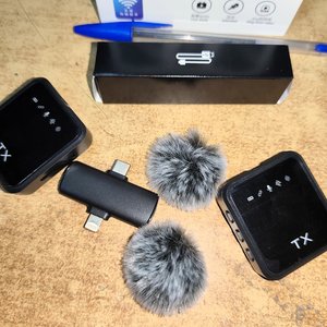 Set de 2 Micrófonos Inalámbricos Solaperos Recargables Bluetooth - imagen 3