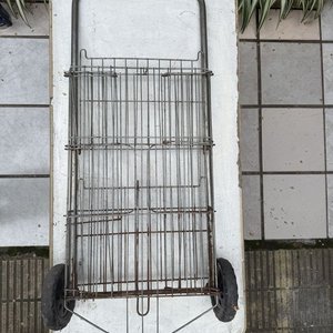 Lote siguiente: Carrito de Compras Metálico Plegable con Ruedas