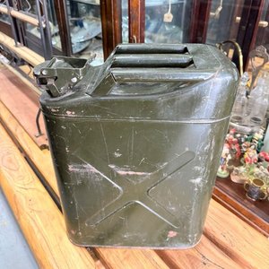 Bidón Metálico Militar Tipo Jerry Can Verde Oliva 20 Litros - imagen 1