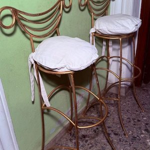 Elegantes Taburetes de Hierro Dorados con Asiento Blanco (Juego de 2) - imagen 6