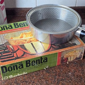 Conjunto Variado de Utensilios de Cocina: Tetera, Pasapurés y Más - imagen 7