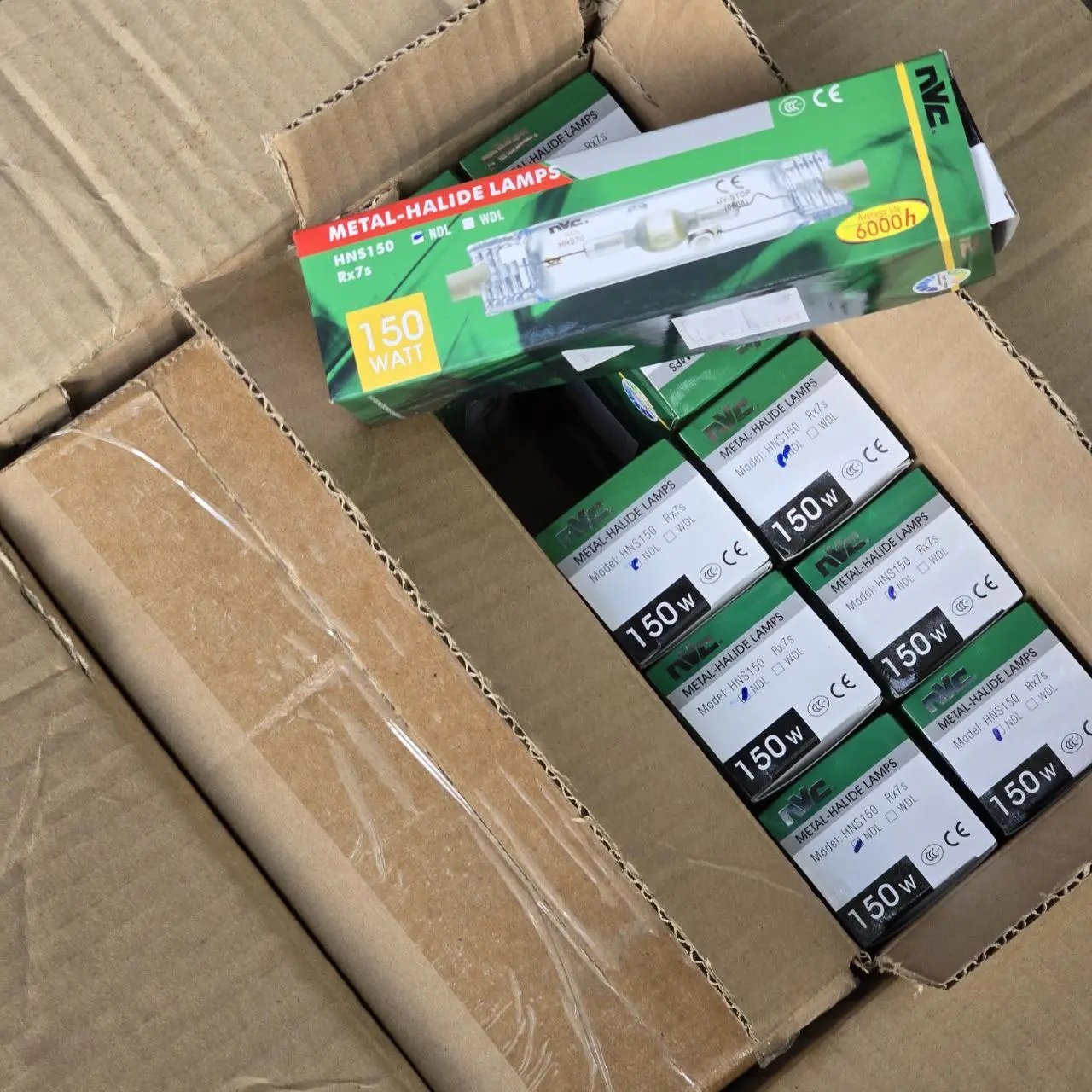 Lote siguiente: Lámparas de metal halógeno en caja