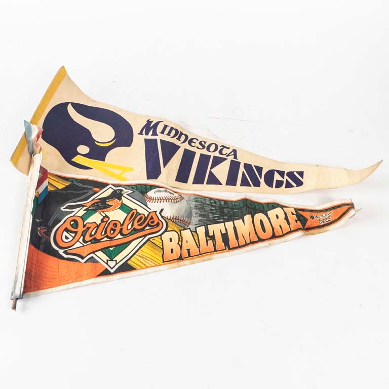 2 Banderines Americanos de Colección: Vikings y Orioles