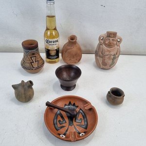 L 031 - Lote De 6 Piezas - Atractivo lote surtido de piezas en barro y terracota, incluyendo recipiente decorado con motivos geometricos, figura precolombina y mas, ideal para coleccionistas o decoracion (con signos de uso) - imagen 2