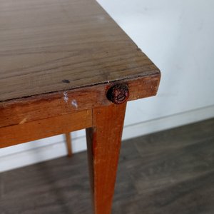 Mesa de madera con tapa de fórmica y desgaste - imagen 6