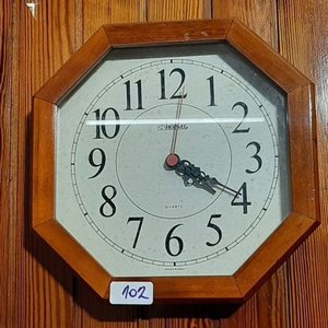 Reloj Octogonal de Madera con Diccionarios y Enciclopedia Juvenil - imagen 2