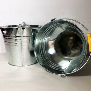 Molinillo con avería y dos baldes galvanizados - imagen 2
