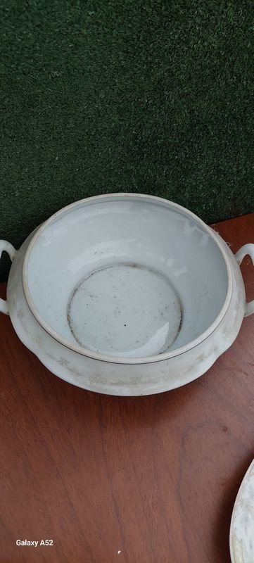 Servicio de mesa en porcelana y metal - imagen 18
