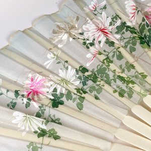 Abanico de Marfil y Seda con Decoración Floral y Abaniquera - imagen 5