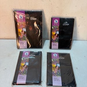 Lote siguiente: Set de 4 Agendas Perpetuas Negras