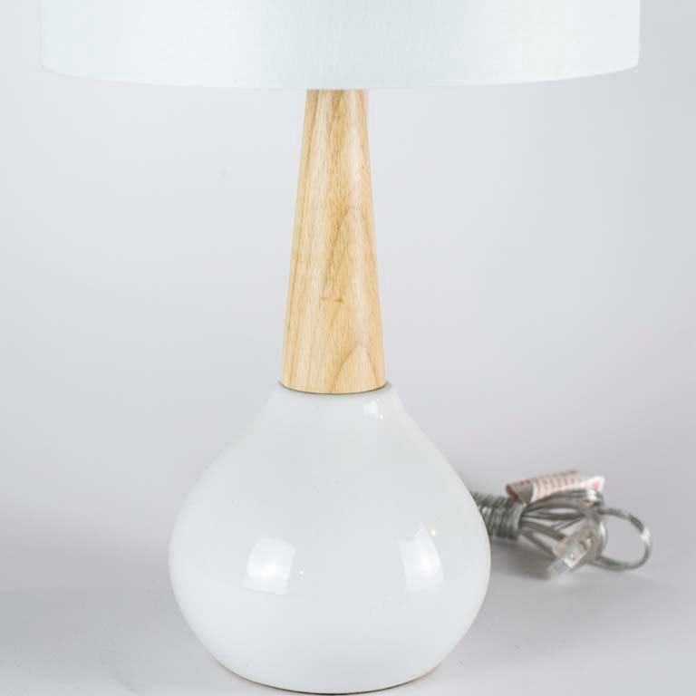 Lámpara de mesa de una luz en cerámica blanca y madera - imagen 2