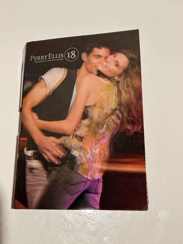 Lote siguiente: Dos muestras de perfume original Perry Ellis 18