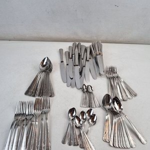 Importante Juego de Cubiertos Eberle Inox Diseño Tradicional Grabado - imagen 1