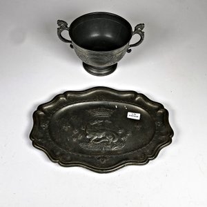 Bandeja y Centro de Mesa de Peltre con Asas y Grabados - imagen 2