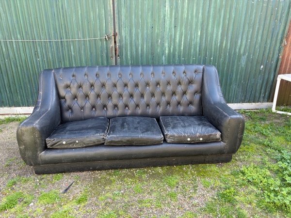 Sillón Chester de Cuero Negro
