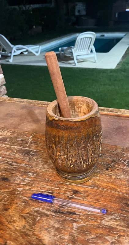 Lote anterior: Mortero de madera con mano incorporada