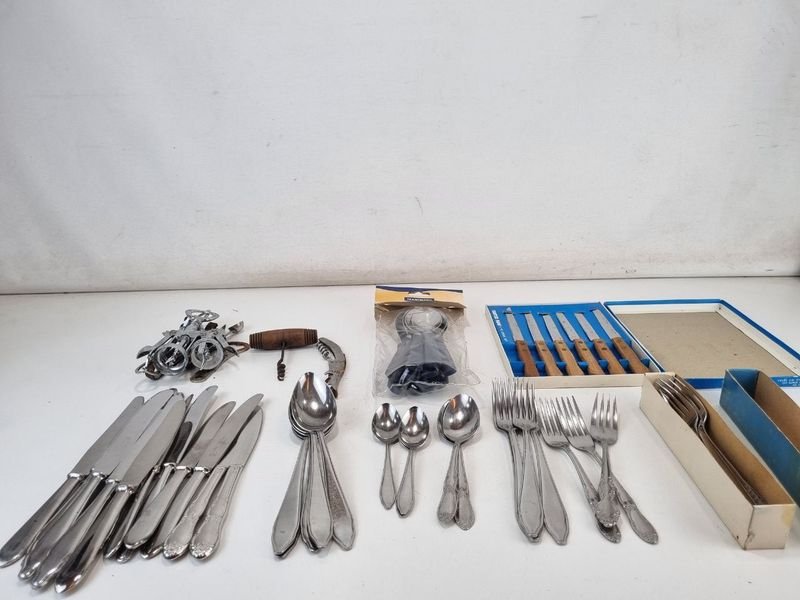 Lote siguiente: Cubiertos de Cuchara, Cuchillo y Tenedor