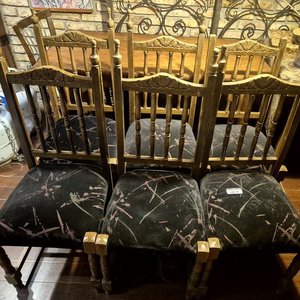 Juego de 6 Sillas de Madera Torneada y Tallada con Tapizado Negro - imagen 2
